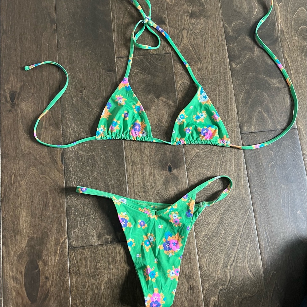 Frankie’s Bikinis Set